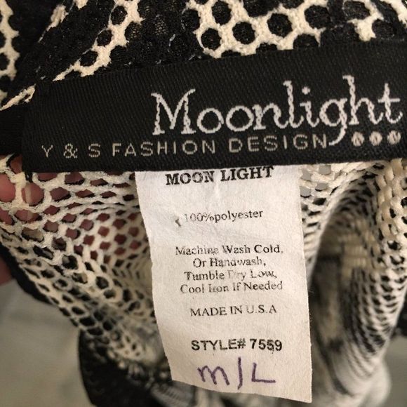 Elegant Black and White Women's Top - Picture 4 of 4